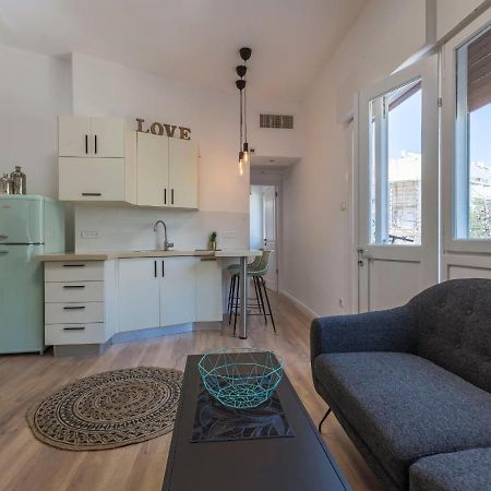 1B Patio Beach House Premium Location W/2 Balcony Тель-Авив Экстерьер фото