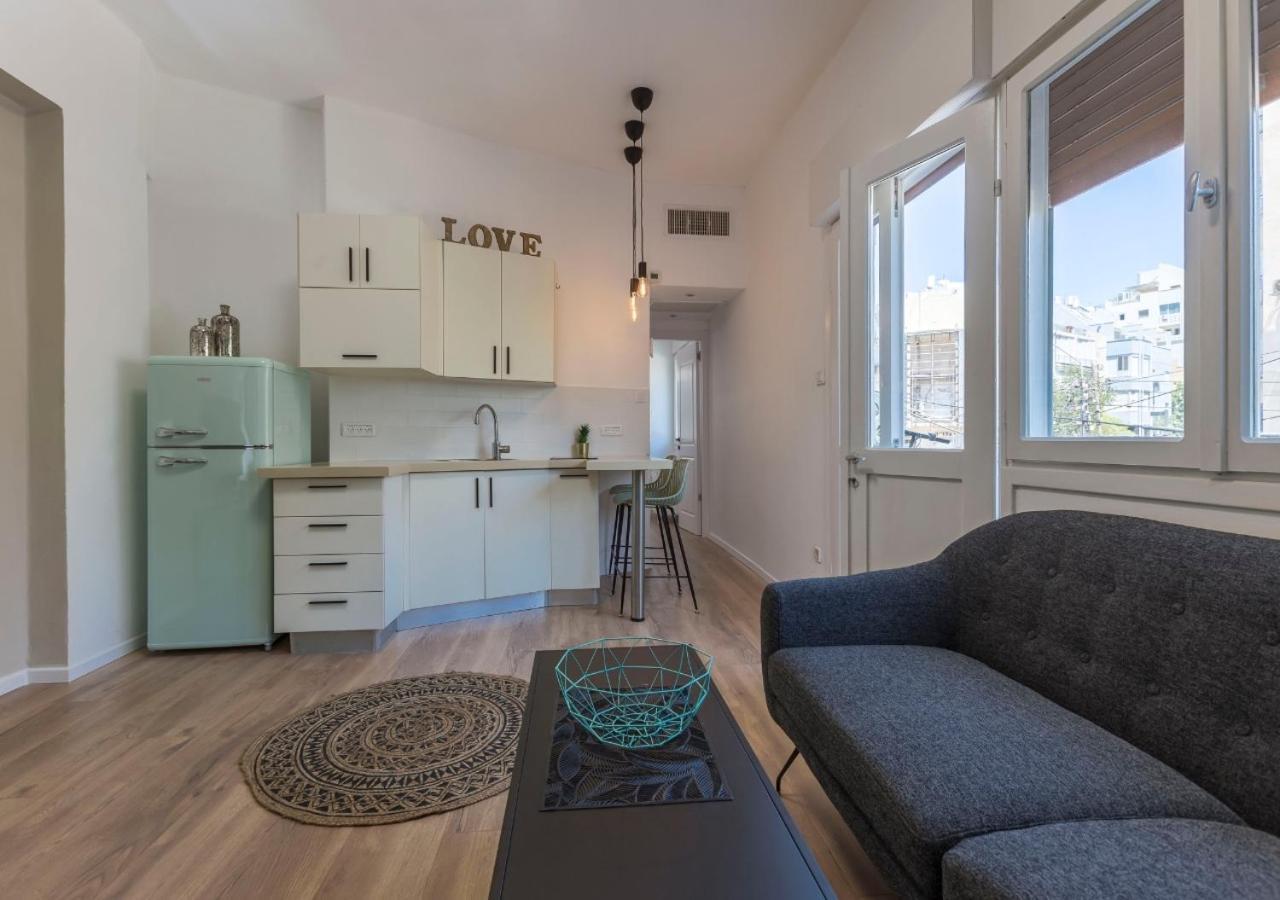 1B Patio Beach House Premium Location W/2 Balcony Тель-Авив Экстерьер фото