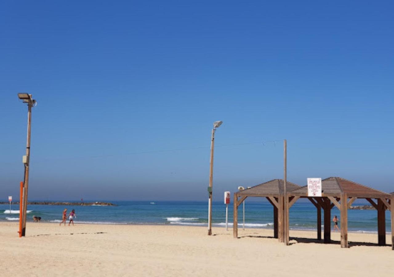 1B Patio Beach House Premium Location W/2 Balcony Тель-Авив Экстерьер фото